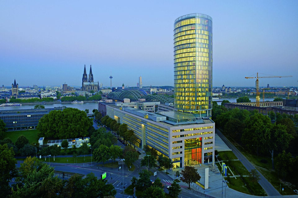 2006 fertiggestellt: das Hochhaus Kölntriangle in Köln-Deutz von Dörte Gatermann aus dem Architekturbüro GATERMANN + SCHOSSIG, Köln.