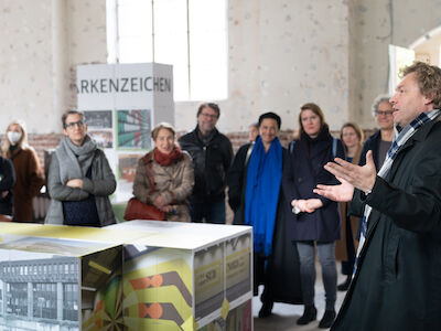 Diskussion in der Ausstellung „Kunst und Bau. Perspektiven aus NRW“: Foto: © Dirk Rose, 2022