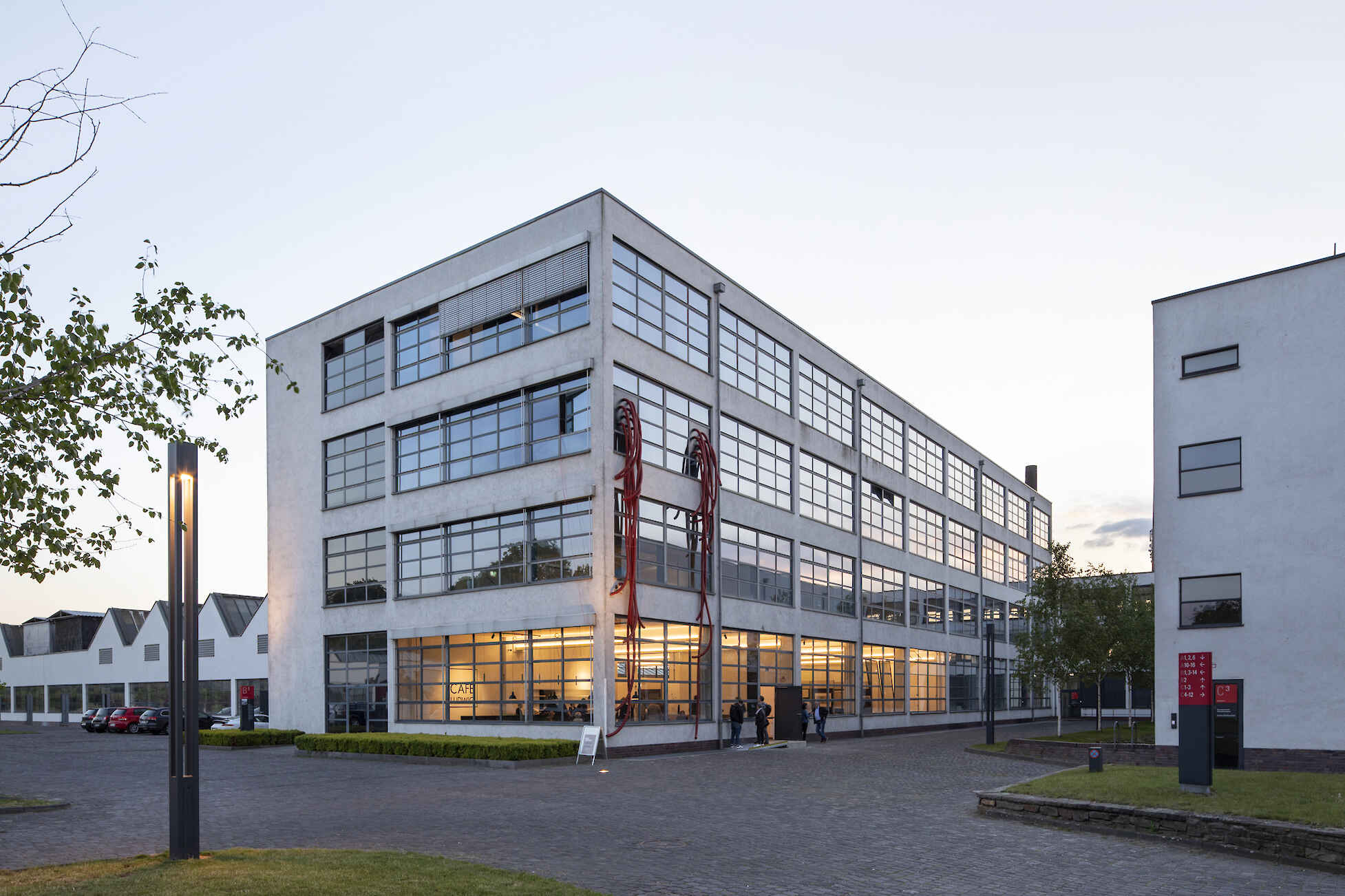 Das HE-Gebäude auf dem früheren Gelände der Verseidag, entworfen von Mies van der Rohe (heute Mies van der Rohe Business Park) in Krefeld.