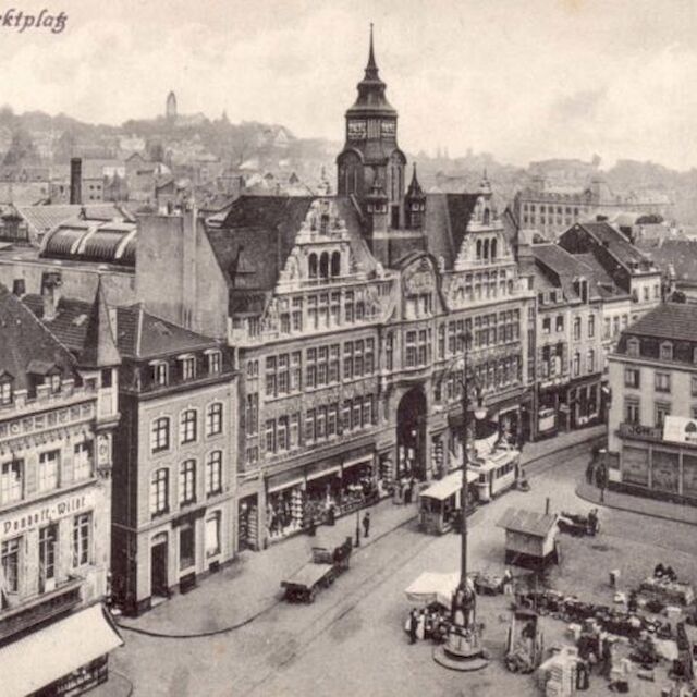 Das Warenhaus Leonhard Tietz am Aachener Markt, 1905-1906 vom Architekten Albert Schneiders unter Mitarbeit von Ludwig Mies errichtet. Historische Postkarte.